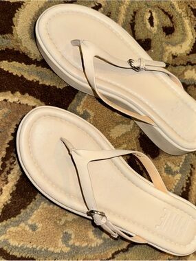 FRYE Women’s Ivory Platform Thong Sandals
